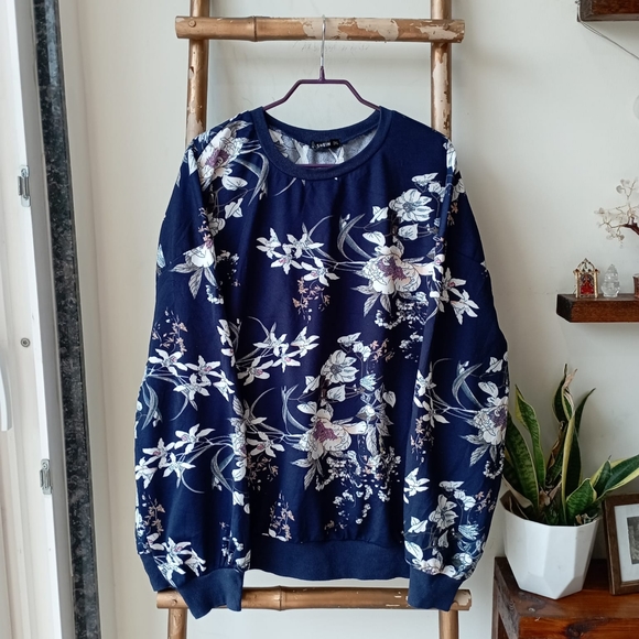 🧿🧿🧿 Shein Navy Floral Jersey Sweatshirt - Picture 4 of 15